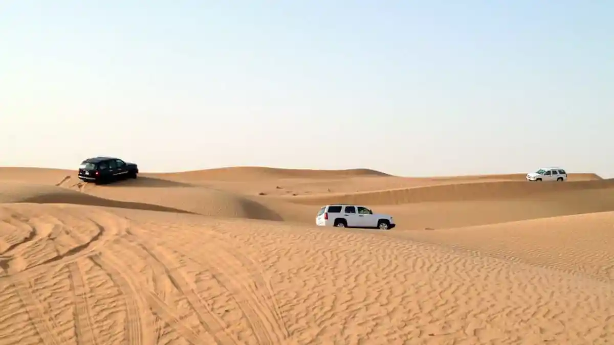dubai card and sand dunes
